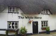 Luar Bangunan 6 The White Horse