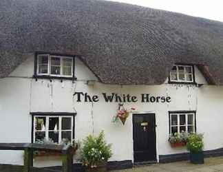 Luar Bangunan 2 The White Horse