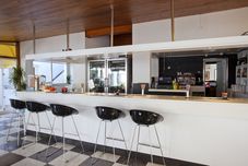 バー、カフェ、およびラウンジ Apartamentos Cristina