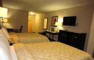 Bedroom 7 Red Carpet Inn And Suites Monmouth Jtc