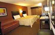 Kamar Tidur 6 Red Carpet Inn And Suites Monmouth Jtc