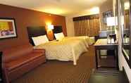 Bedroom 6 Red Carpet Inn And Suites Monmouth Jtc