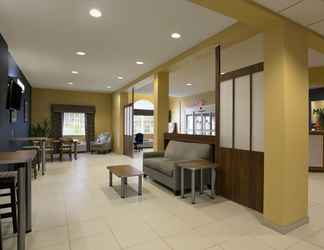 Lobby 2 Microtel Inn & Suites by Wyndham Washington / Meadow Lands