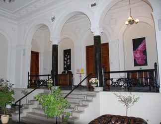 Lobby 2 Hotel Schloss Neetzow