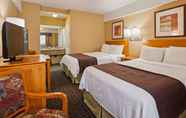 Bedroom 4 SureStay Hotel by Best Western North Vancouver Capilano