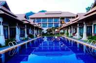 สระว่ายน้ำ POOLSAWAT VILLA