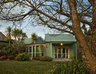 Exterior 2 Whakaipo Lodge