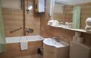 In-room Bathroom 2 Integral Hotel Arbia - Villa Rio