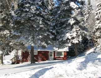 Bangunan 2 Kan-à-Mouche Pourvoirie Auberge et Chalets