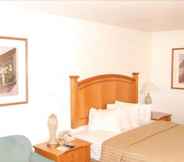 Bedroom 3 Rodeway Inn Phoenix North I-17