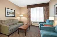 Common Space La Quinta Inn & Suites by Wyndham Bellingham