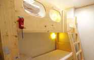 Kamar Tidur 7 Hi Korea Guest House - Hostel, Caters to Women