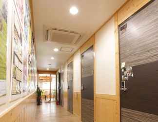 Lobby 2 Hi Korea Guest House - Hostel, Caters to Women