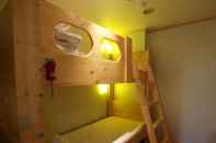 Kamar Tidur Hi Korea Guest House - Hostel, Caters to Women