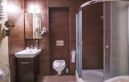 In-room Bathroom 3 Boutique Hotel's I