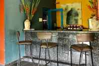 Bar, Cafe and Lounge Mango Farm House Awas