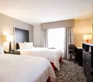 Bedroom 3 Hampton Inn & Suites Roanoke Airport