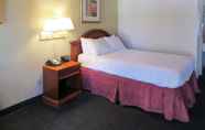 Bedroom 6 Quality Inn - Roxboro South