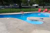 Swimming Pool Safari Motel