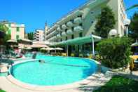 Swimming Pool Hotel Vienna Touring