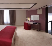 Bedroom 7 Ramada Hotel and Suites by Wyndham Dubai JBR