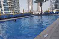 Kolam Renang Ramada Hotel and Suites by Wyndham Dubai JBR