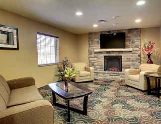 Lobi 2 Cobblestone Hotel & Suites – Broken Bow