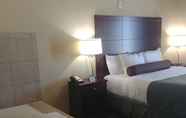 Bedroom 3 Cobblestone Hotel & Suites – Broken Bow
