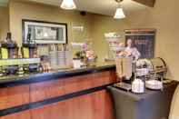 Bar, Cafe and Lounge Cobblestone Hotel & Suites – Broken Bow