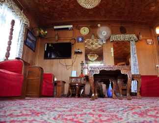 Lobby 2 Houseboat Zaindari Palace