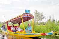 Common Space Houseboat Zaindari Palace