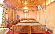 Bedroom 4 Houseboat Zaindari Palace