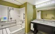 Toilet Kamar 2 Home2 Suites by Hilton Rochester Henrietta, NY