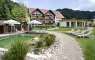 Kolam Renang 4 Hotel & Gasthof Zur Linde