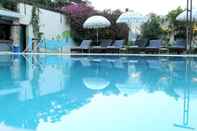 Swimming Pool Hotel Surya