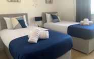 Others 5 Absolute Stay in Sherwood-free Parking-east Midlands Airport-contractors-family