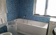 In-room Bathroom 6 Comfortable Attic With Parking Space in the Town of Chiavari Num001