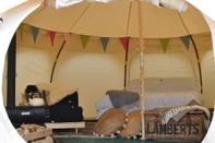 Lobby Lovely Spacious Lotus Bell Tent in Shaftesbury, UK