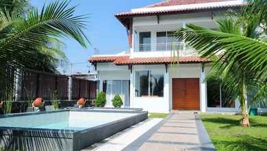 Exterior 4 Villa Prambanan Jogja with Private Swimming Pool by Simply Homy