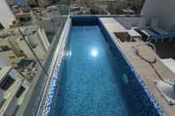 Hồ bơi V Hotel Malta