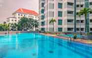 Kolam Renang 5 Spacious and Strategic 3BR Kondominium Juanda Apartment