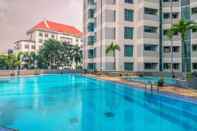 Kolam Renang Spacious and Strategic 3BR Kondominium Juanda Apartment