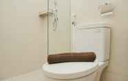 Toilet Kamar 3 New Furnished and Homey 3BR Green Sedayu Apartment