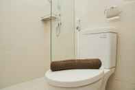 Toilet Kamar New Furnished and Homey 3BR Green Sedayu Apartment