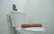 Toilet Kamar 7 Homey Studio at Sentraland Cengkareng Apartment near Airport