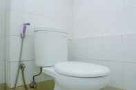 Toilet Kamar Comfort and Minimalist Studio Bassura City Apartment