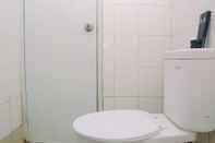 Toilet Kamar Comfortable 2BR Bassura City Apartment near Bassura Mall