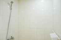 Toilet Kamar Best Studio Apartment Vittoria Residence with Sofa Bed