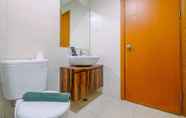 Toilet Kamar 6 Fully Furnished Apartment with Comfortable Design 1BR Woodland Park Residence