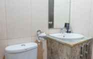 Toilet Kamar 6 Best View & Strategic 2BR Apartment at Tamansari Papilio